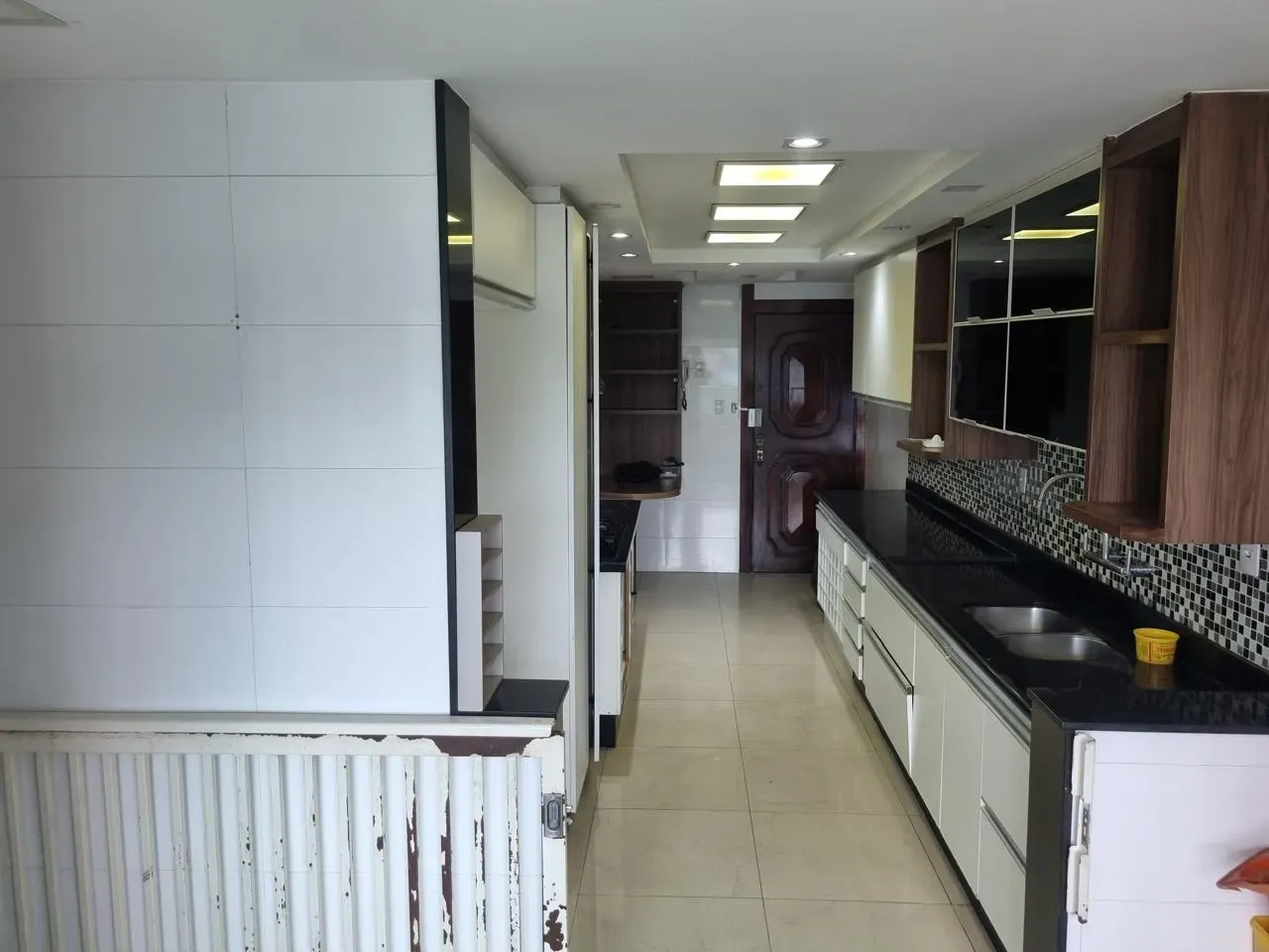 Walk-in closet in a 4-bedroom apartment, 110 m² — photo 20
