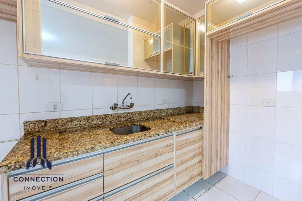 Furnished 2-bedroom apartment with open-plan gas kitchen — photo 3