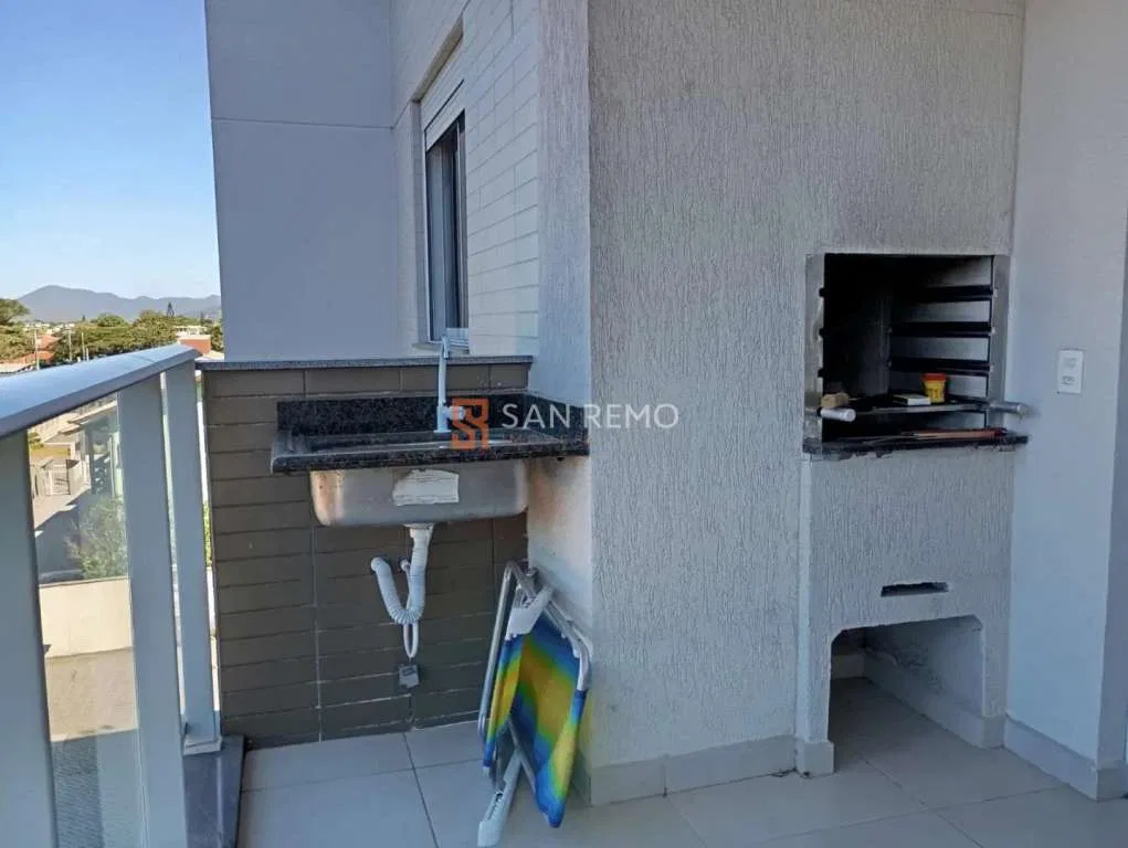 3-bedroom apartment with balcony and open-plan kitchen