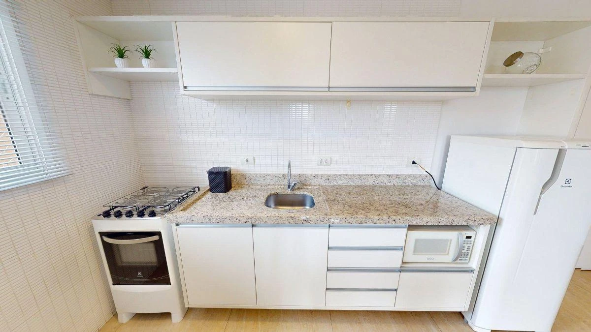 One-bedroom apartment with floor-to-ceiling windows — photo 2