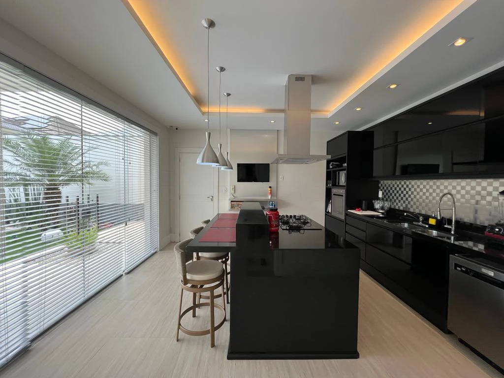 Furnished 700 m² house with 4 en-suites and 4 parking — photo 16