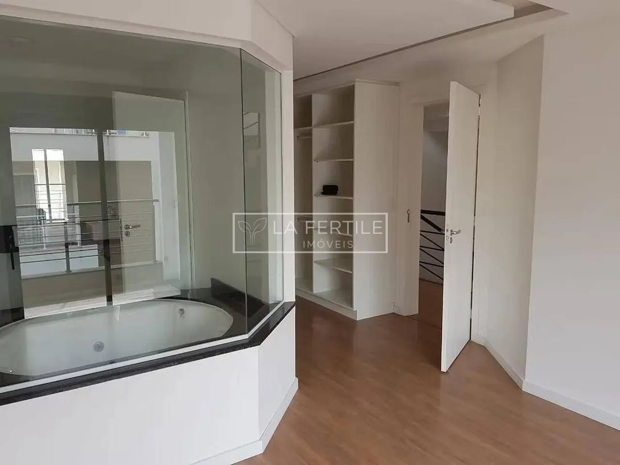 Будинок без меблів із 5 спальнями та окремою кухнею — photo 10