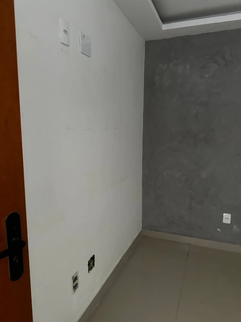 Unfurnished 2-bedroom apartment with laundry area — photo 12