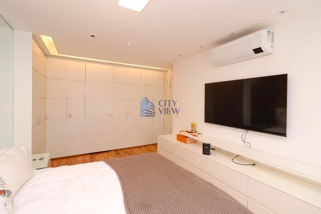 Dishwasher in a 4-bedroom apartment, 280 m² — photo 17