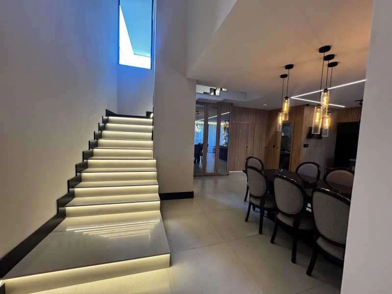 540 m² house with 5 en-suite bedrooms and open-plan kitchen — photo 30