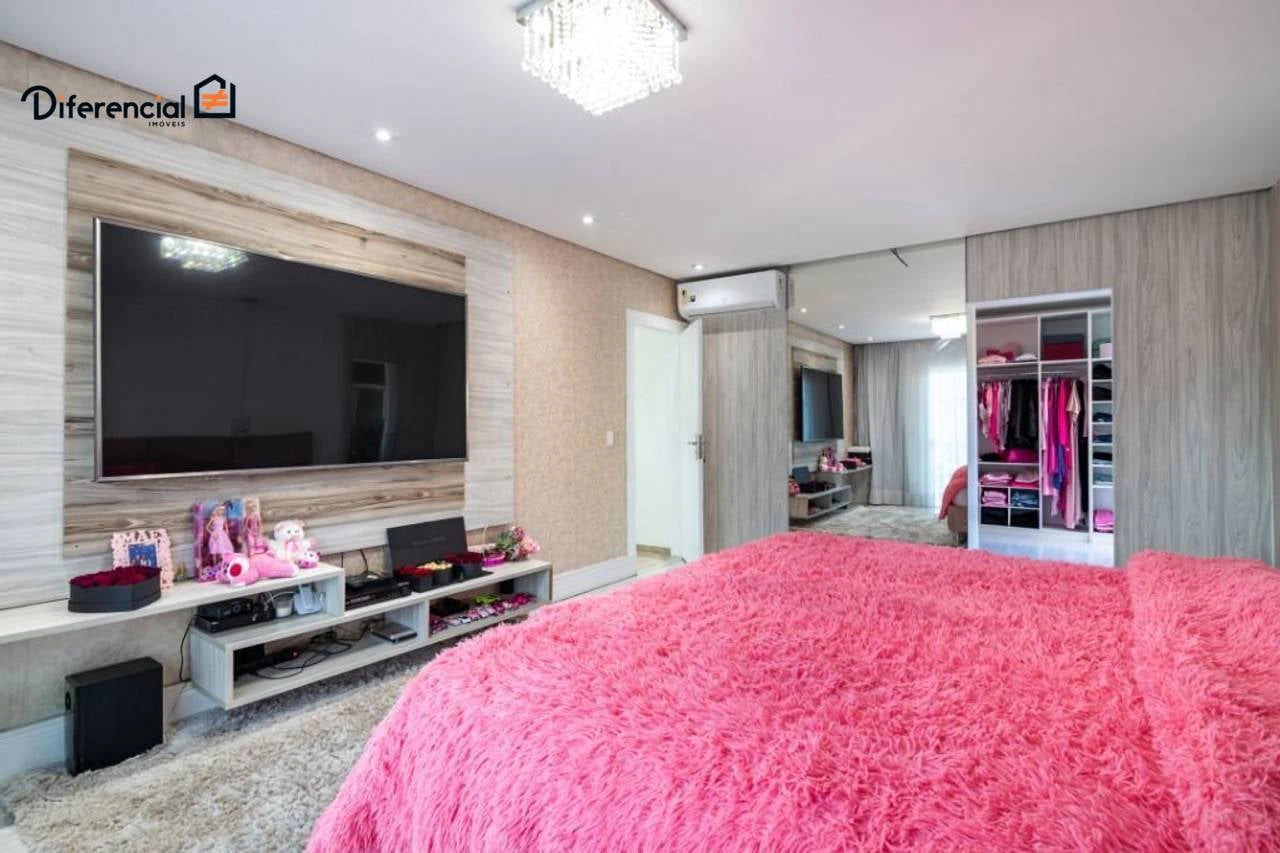 Floor-to-ceiling windows in a 2-bedroom house, 300 m² — photo 11