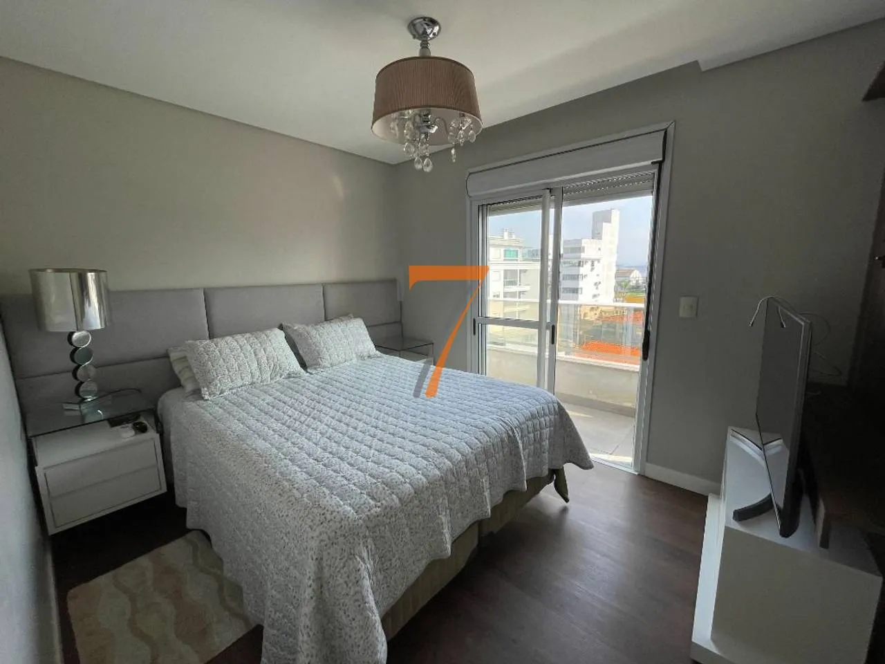 Furnished penthouse with 2 en-suite bedrooms and 210 m² — photo 18