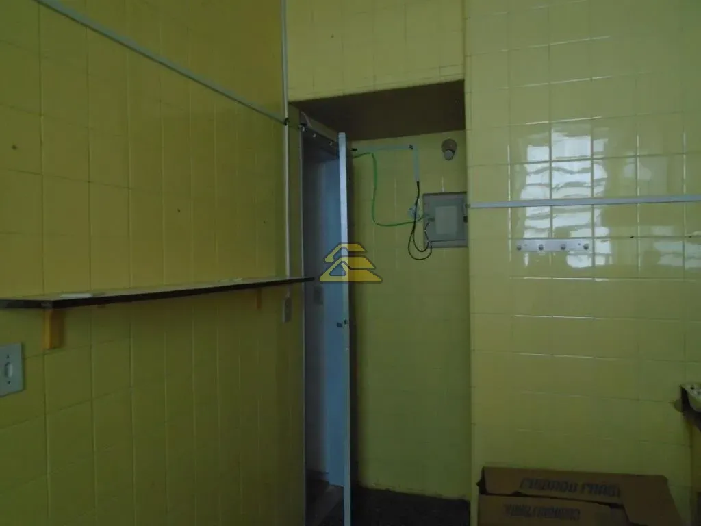 Apartamento de 2 quartos com cozinha separada e fogão a gás — photo 21
