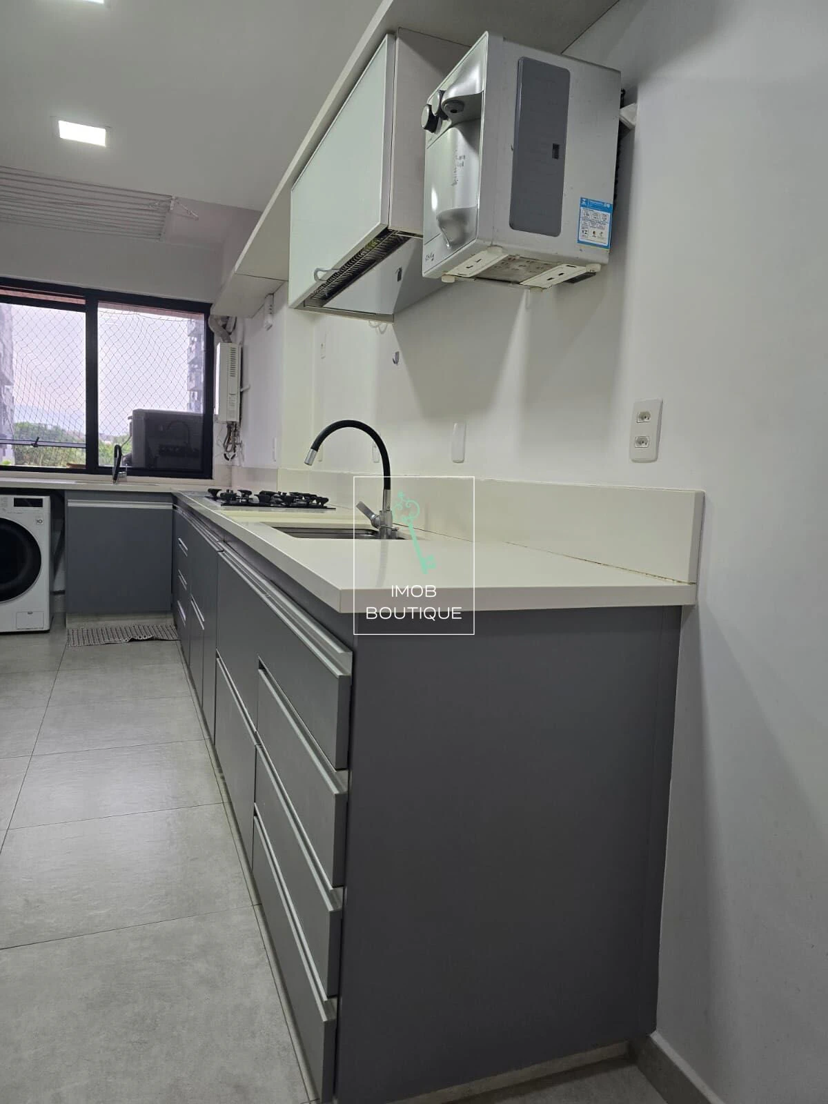 Furnished apartment, 88 m², with a glass-enclosed balcony — photo 28