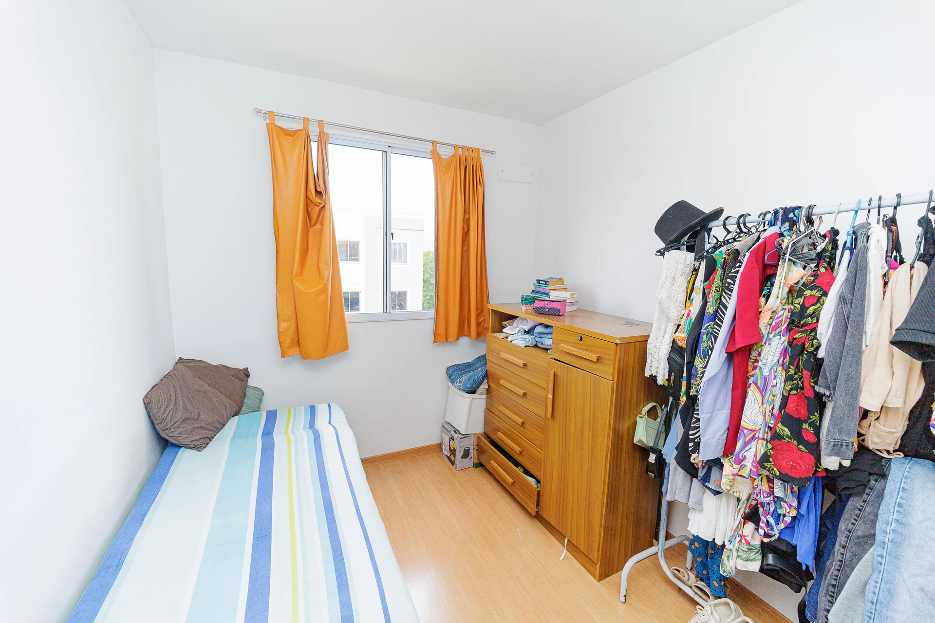 Glass-enclosed balcony in a 2-bedroom apartment, 44 m² — photo 5
