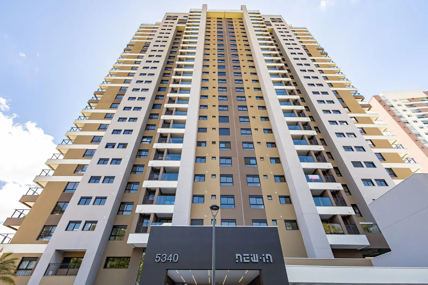 Furnished apartment, 78 m², with a glass-enclosed balcony — photo 40