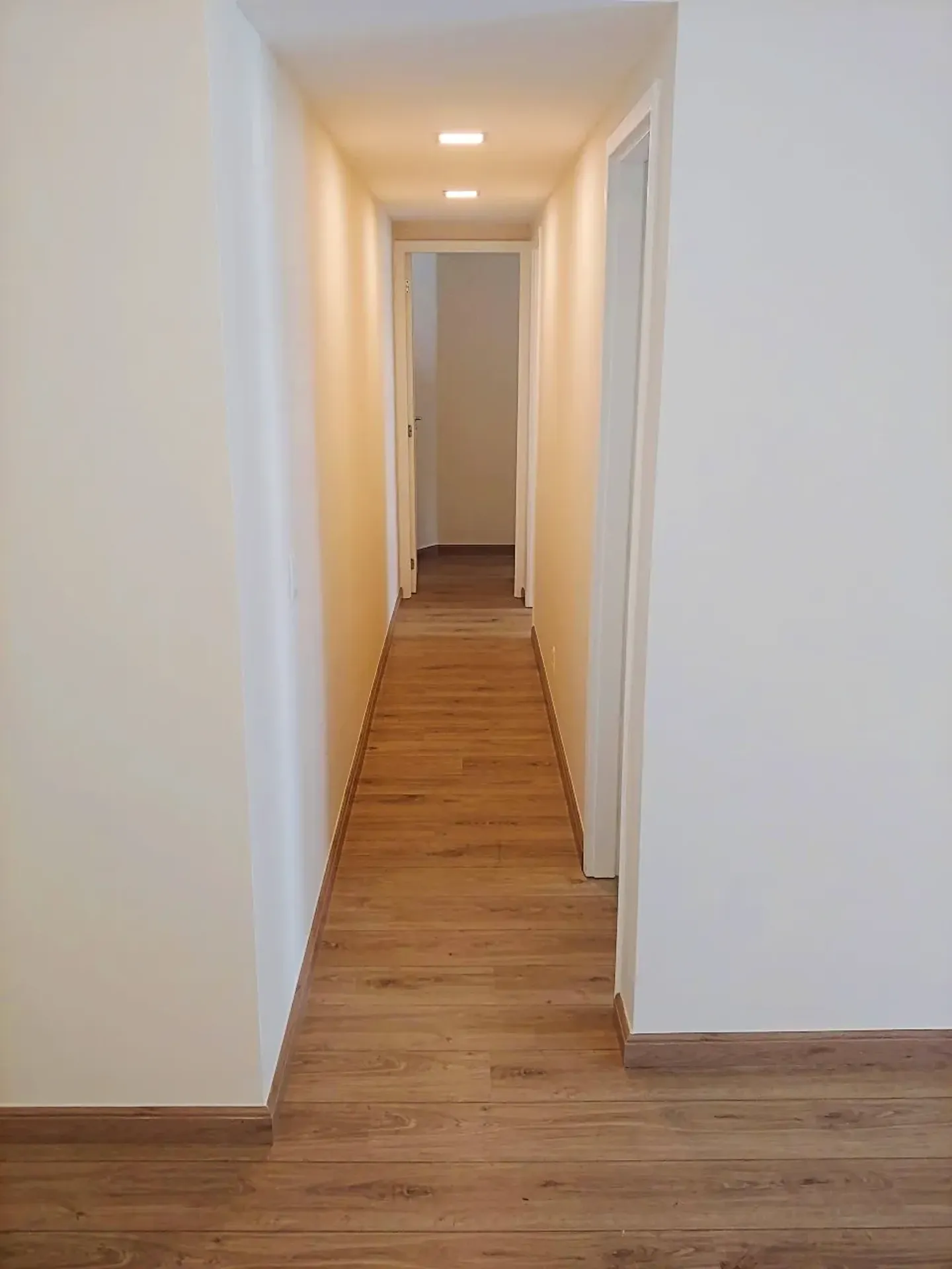 Apartment with 3 bedrooms, balcony and 2 parking spots — photo 25