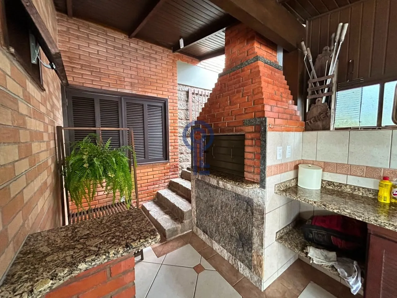 Furnished 25 m² studio with no parking and a gas kitchenette — photo 3