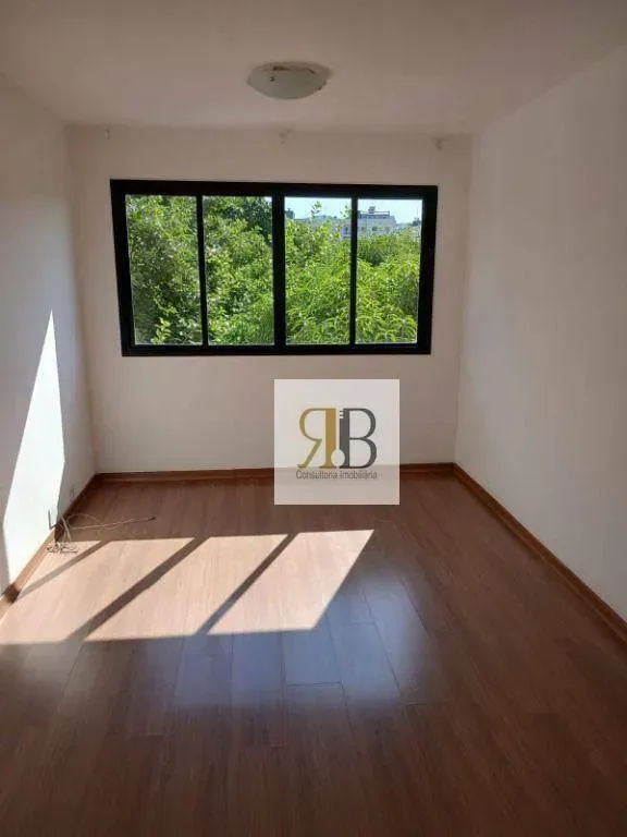 3-bedroom apartment in a building with a pool — photo 3