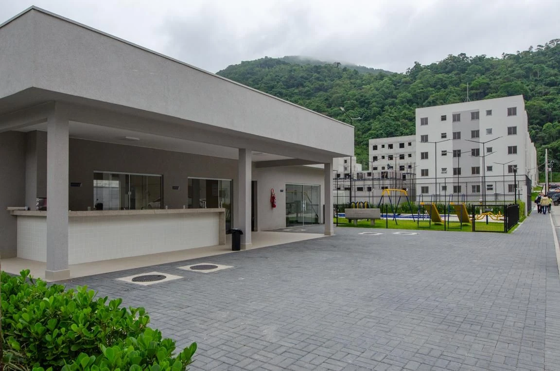 Furnished apartment with 2 bedrooms and a balcony — photo 20