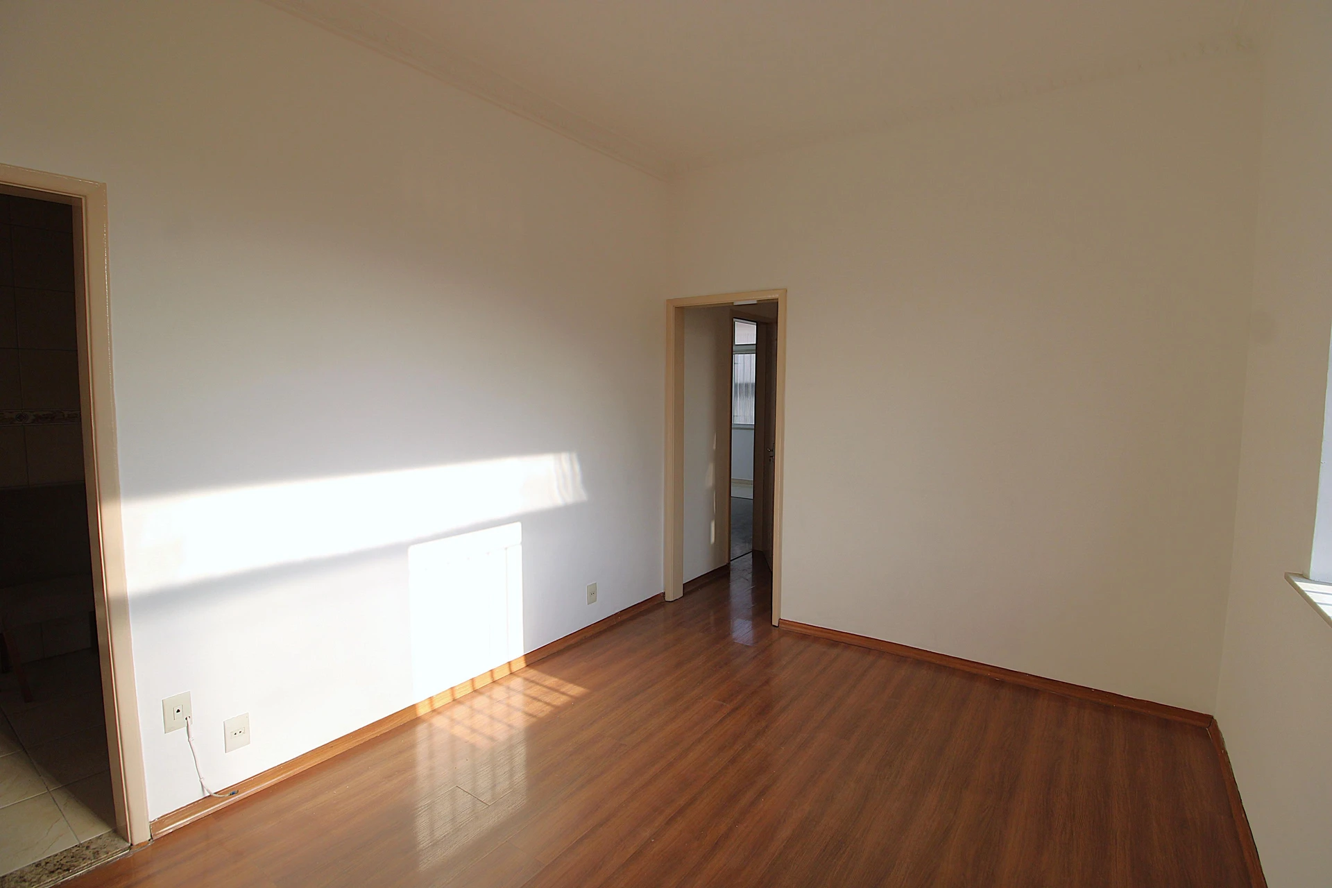 Apartment, 86 m², with wood or laminate floors — photo 26