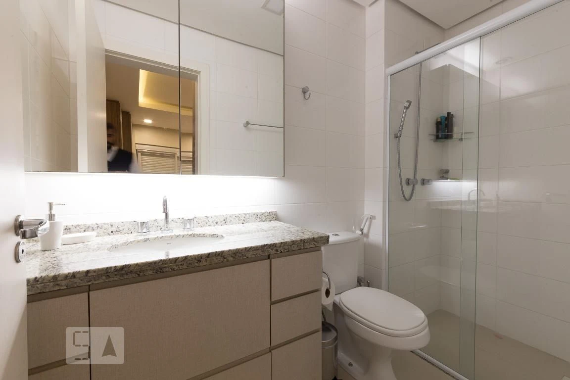 Glass-enclosed balcony in a 2-bedroom apartment, 189 m² — photo 34