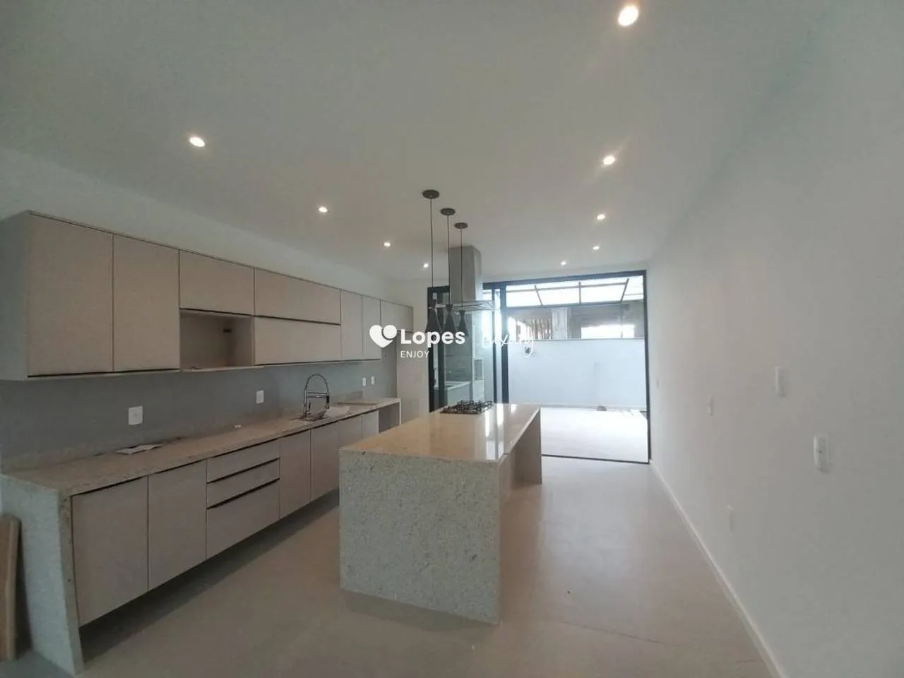Unfurnished 4-bedroom house with 5 bathrooms and 329 m² — photo 15