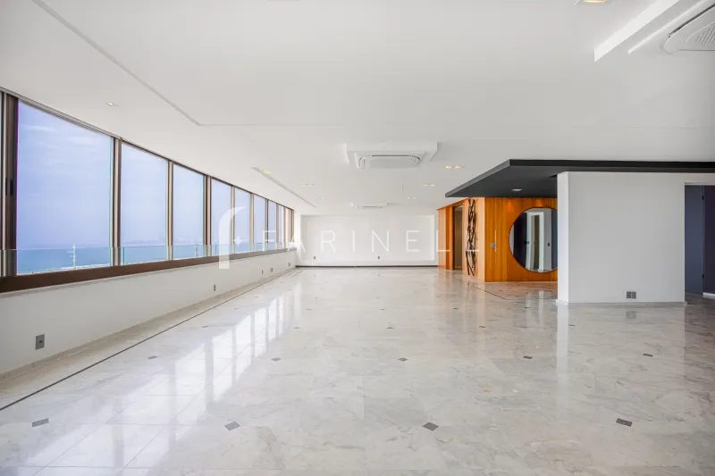 Floor-to-ceiling windows in a 3-bedroom apartment, 465 m² — photo 12