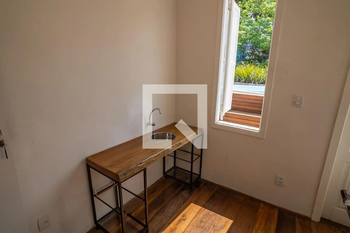 Furnished house, 300 m², with floor-to-ceiling windows — photo 18