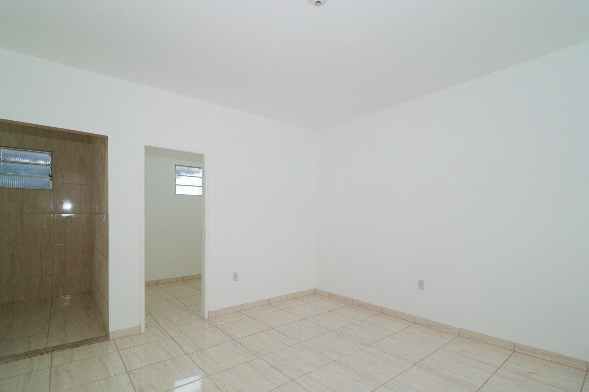 2-bedroom apartment with separate kitchen and no parking — photo 14