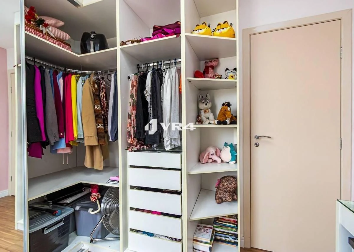 Furnished 3-bedroom apartment with open-plan kitchen — photo 47