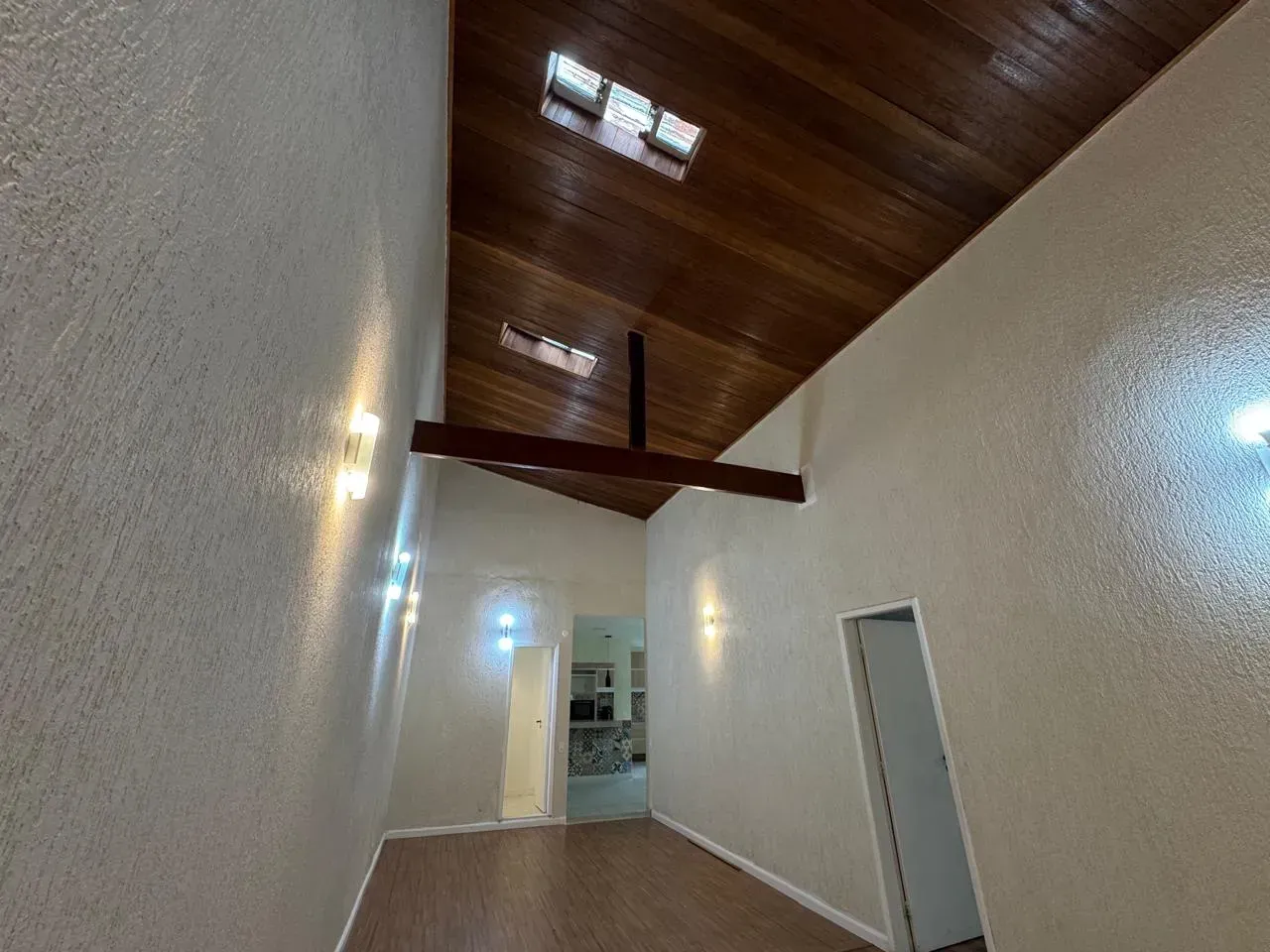 House with 4 bedrooms and 360 m² with open-plan kitchen — photo 11