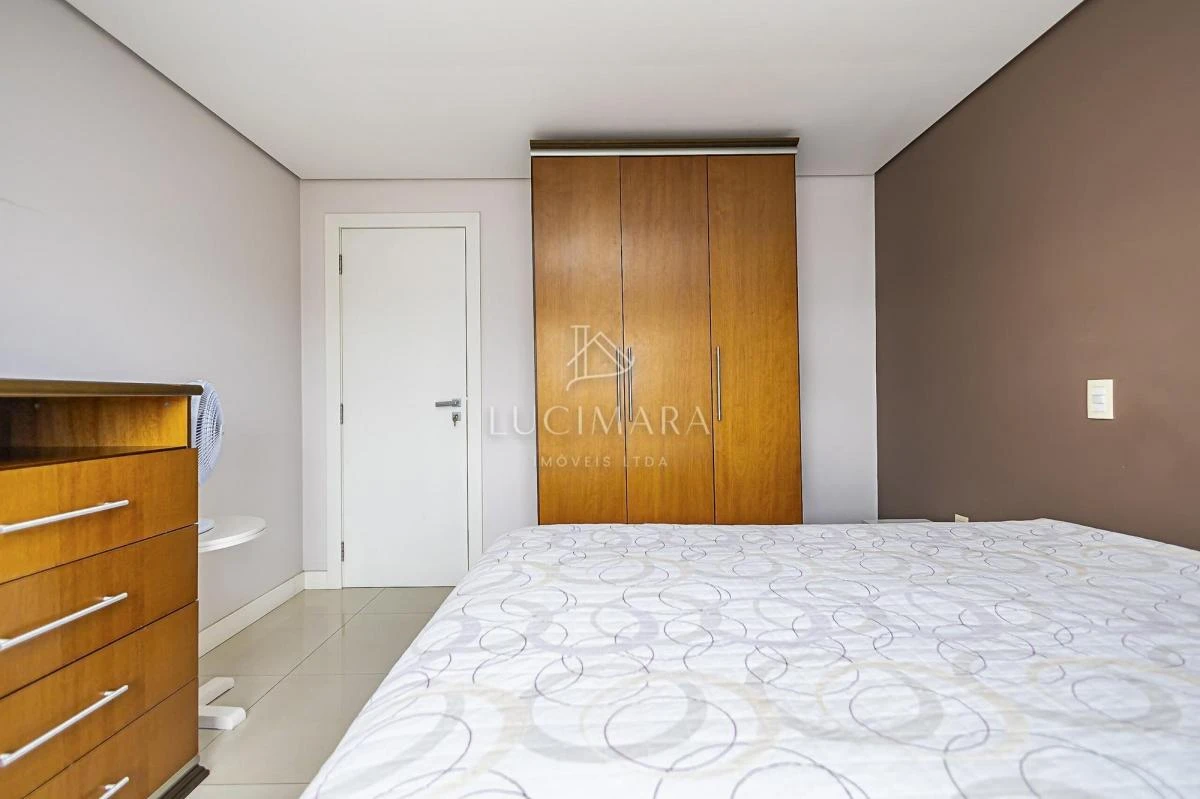 Bathtub in a 4-bedroom house, 400 m² — photo 49