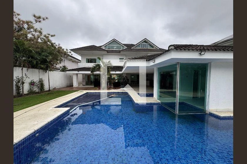 5 quartos e banheira: casa de 1000 m² — photo 24