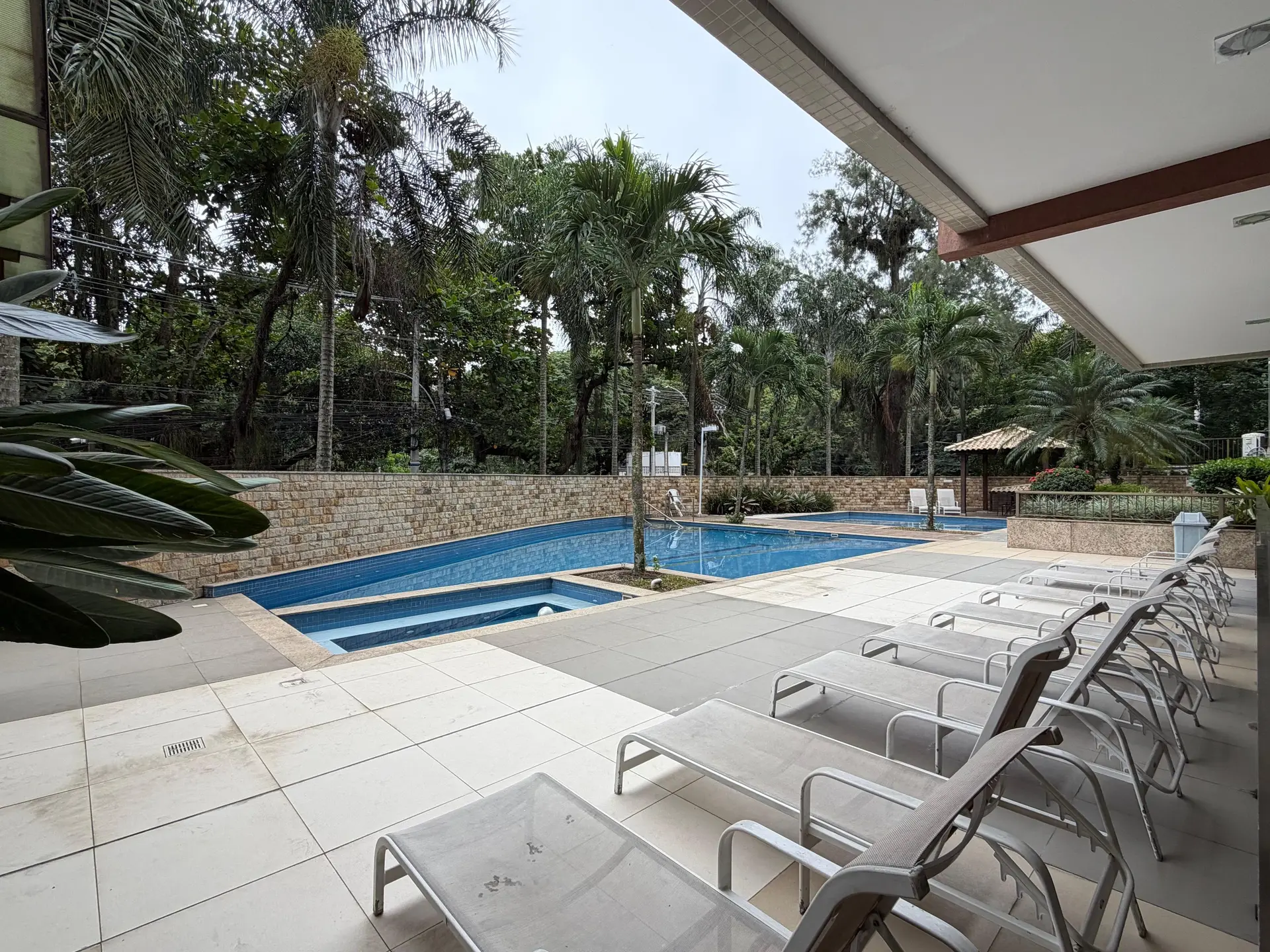 Furnished apartment, 112 m², with a glass-enclosed balcony — photo 15