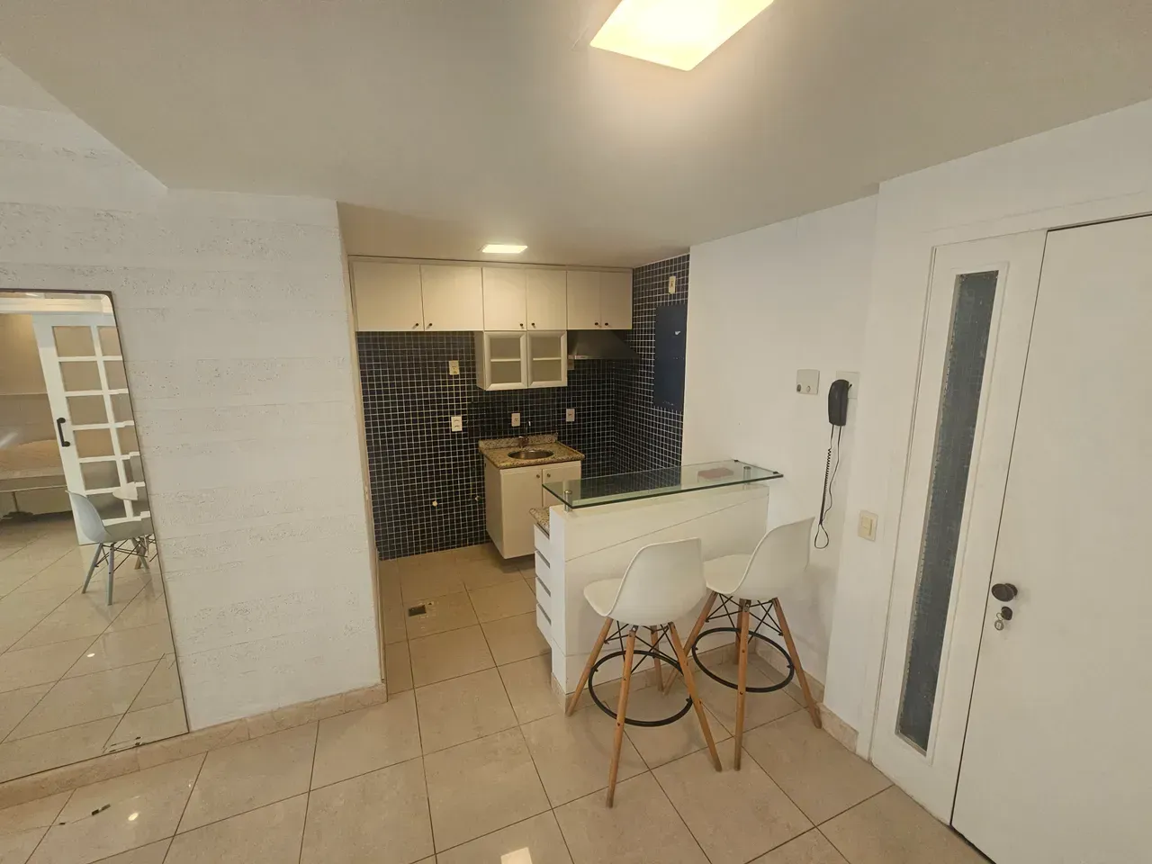 Furnished apartment with open-plan kitchen and 1 bedroom — photo 2