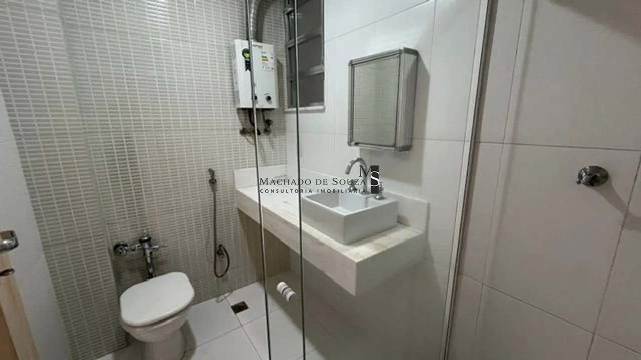 One-bedroom apartment with a mountain view in Rio de Janeiro — photo 9