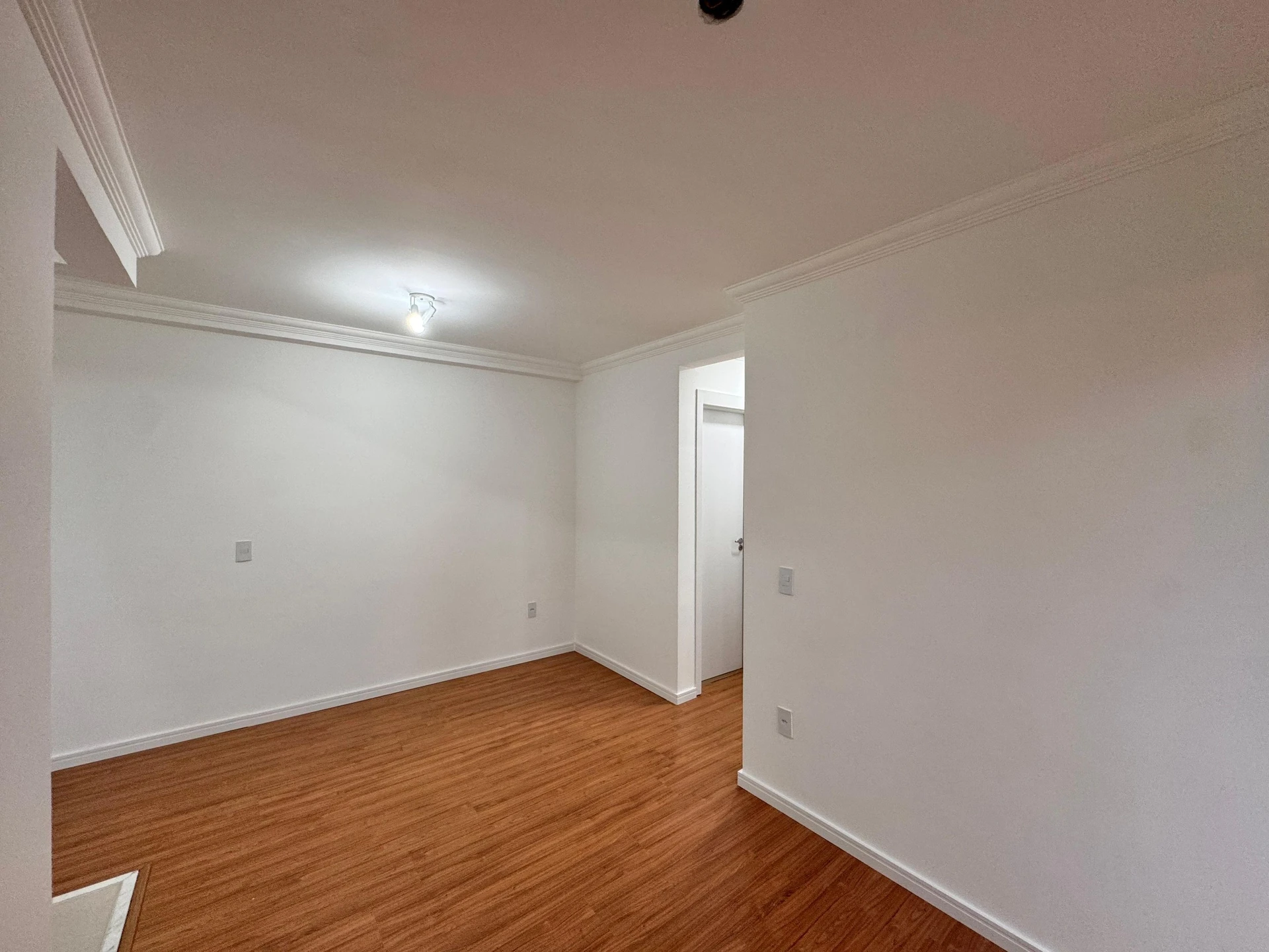 Apartment, 55 m², with wood or laminate floors — photo 32