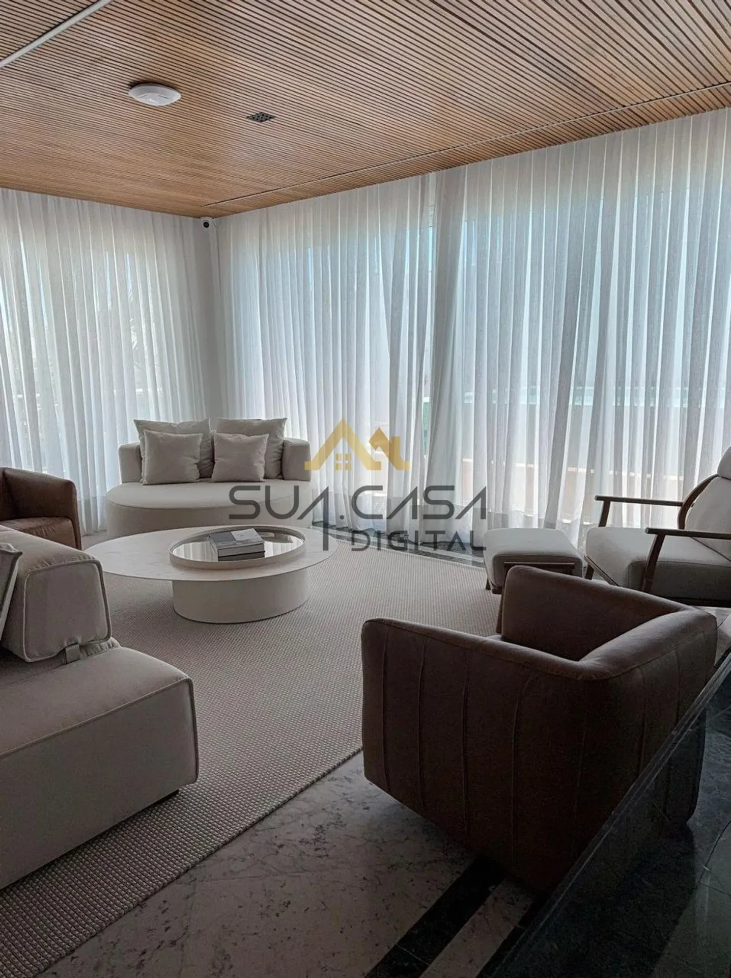 4-bedroom apartment with a water view — photo 6