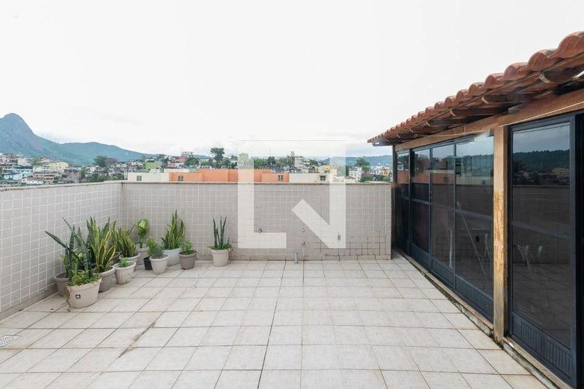 4-bedroom apartment with a mountain view — photo 29