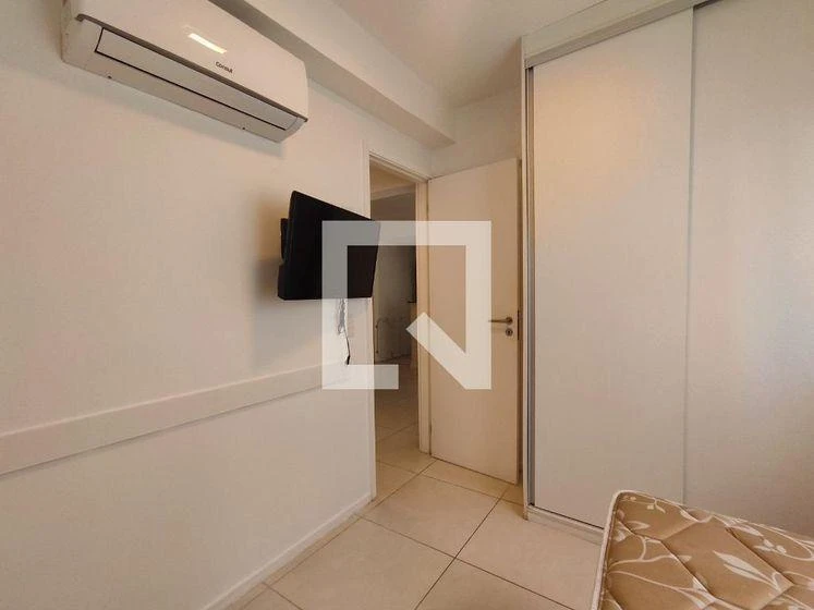 2-bedroom apartment in a building with a gym — photo 5