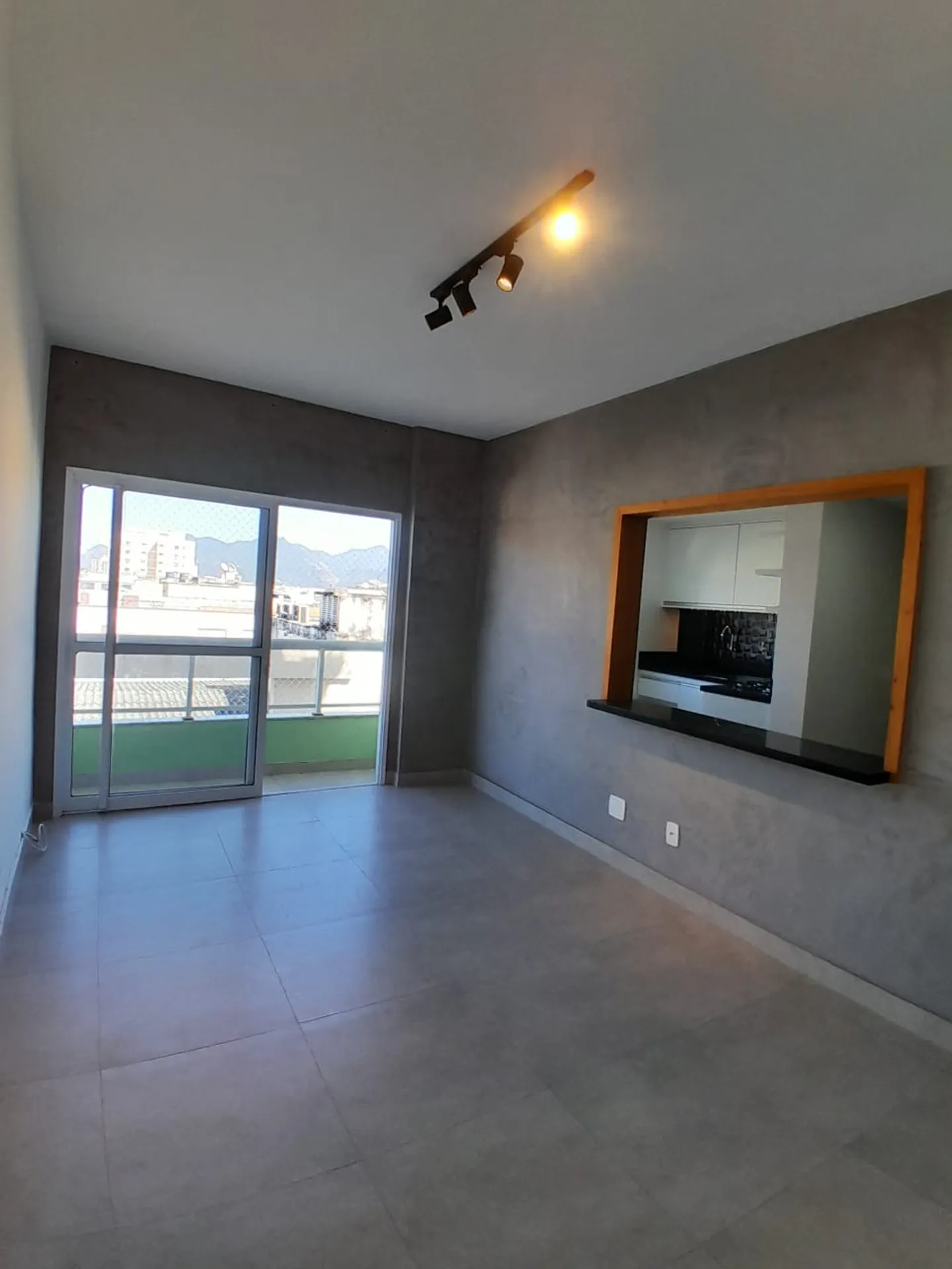 2-bedroom apartment with open-plan kitchen and balcony — photo 8