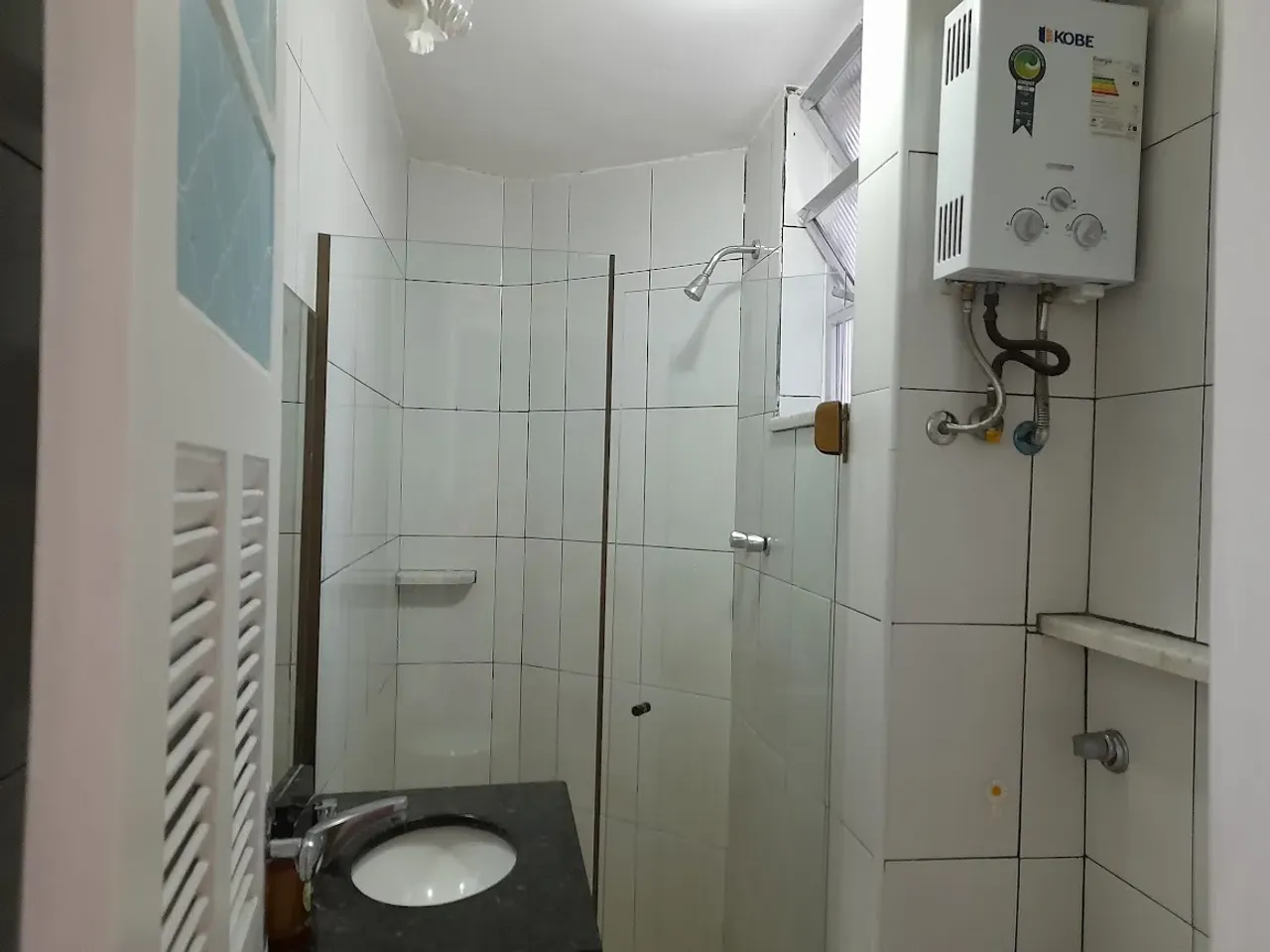 Furnished 4-bedroom apartment with a gas stove — photo 17