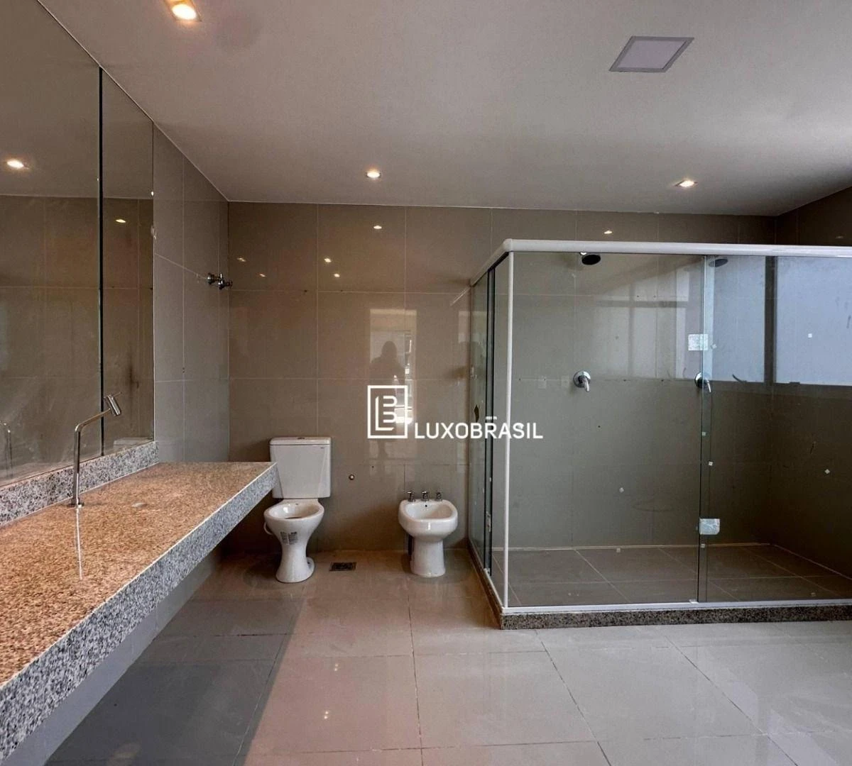 House with 7 bedrooms and 700 m², gas kitchen — photo 36