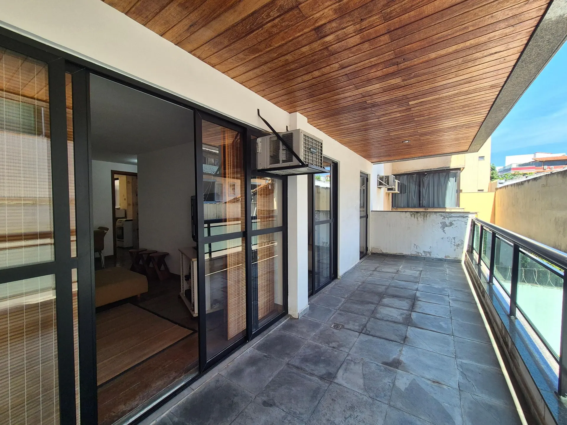 Glass-enclosed balcony in a 2-bedroom apartment, 84 m² — photo 7
