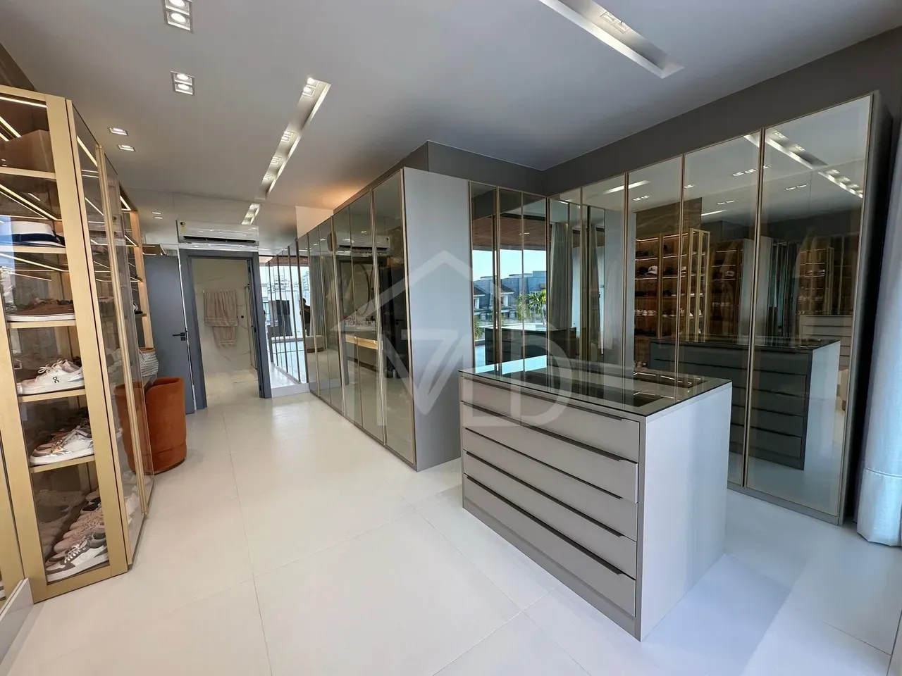 Furnished house with 4 bedrooms and 600 m² — photo 10