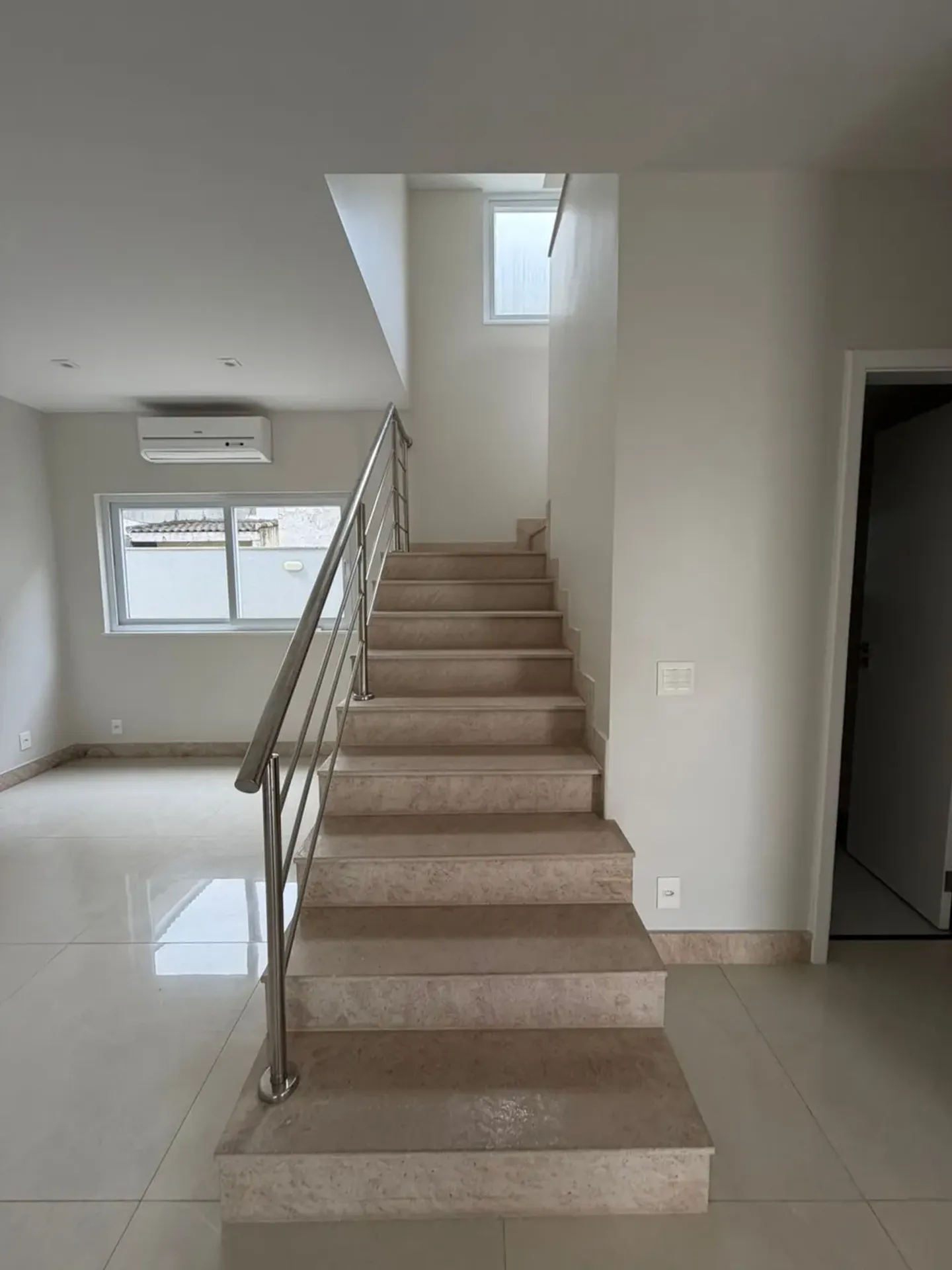 Rental house with 4 bedrooms, 5 baths and 360 m² — photo 19