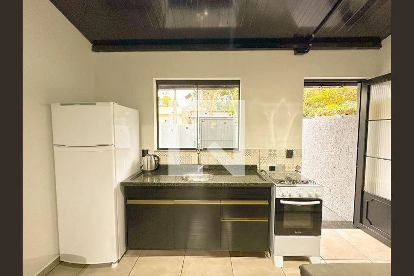 Furnished one-bedroom, 32 m² house in Florianópolis — photo 17