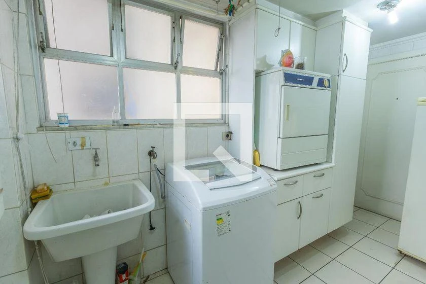2-bedroom apartment with a bathtub in Curitiba — photo 19