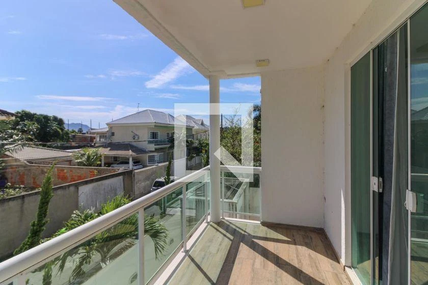 Condominium house with 5 bedrooms and 4 bathrooms — photo 32