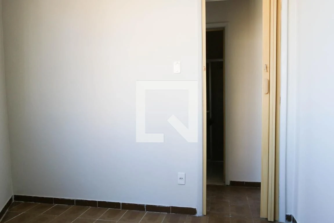 Apartamento com 2 quartos e cozinha fechada com fogão a gás — photo 32