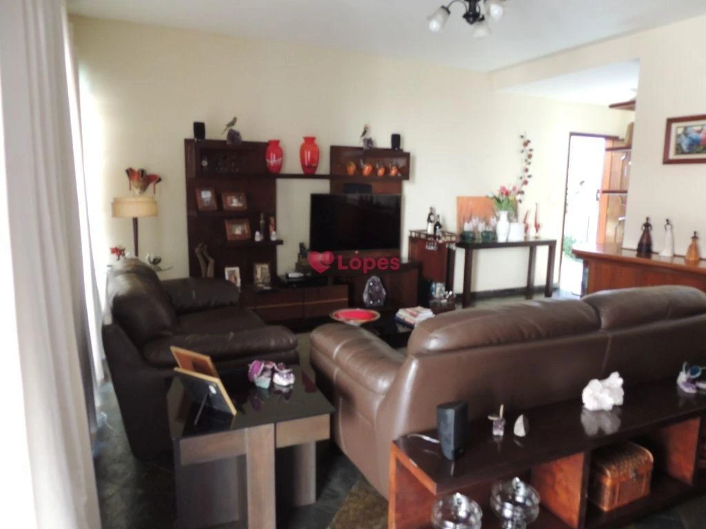 Mountain view in a 4-bedroom house, 431 m² — photo 36