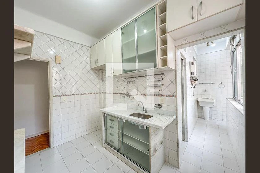 Apartamento de 3 quartos com piso de madeira ou laminado — photo 4
