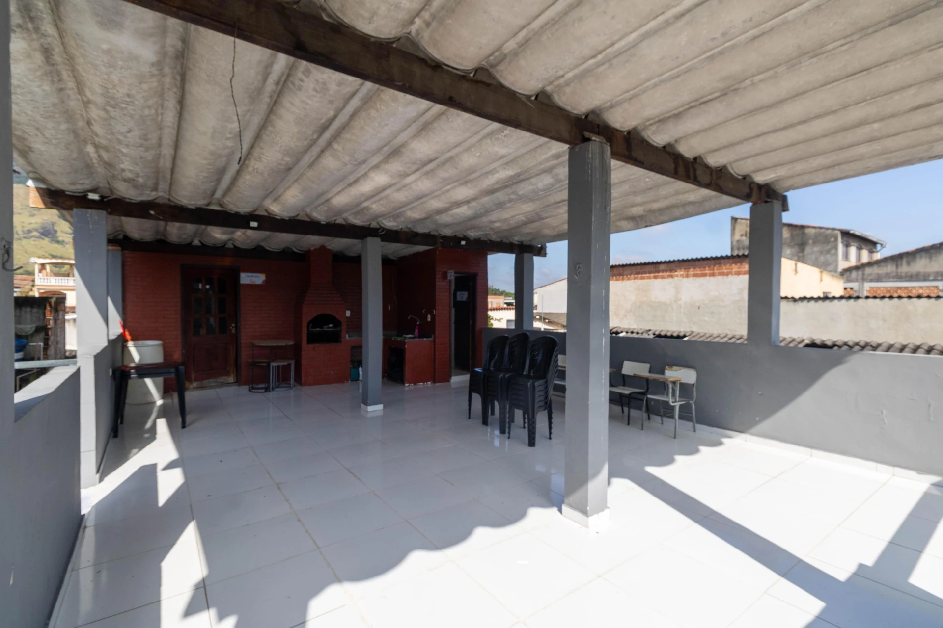 House with 3 bedrooms and a separate kitchen with gas stove — photo 20