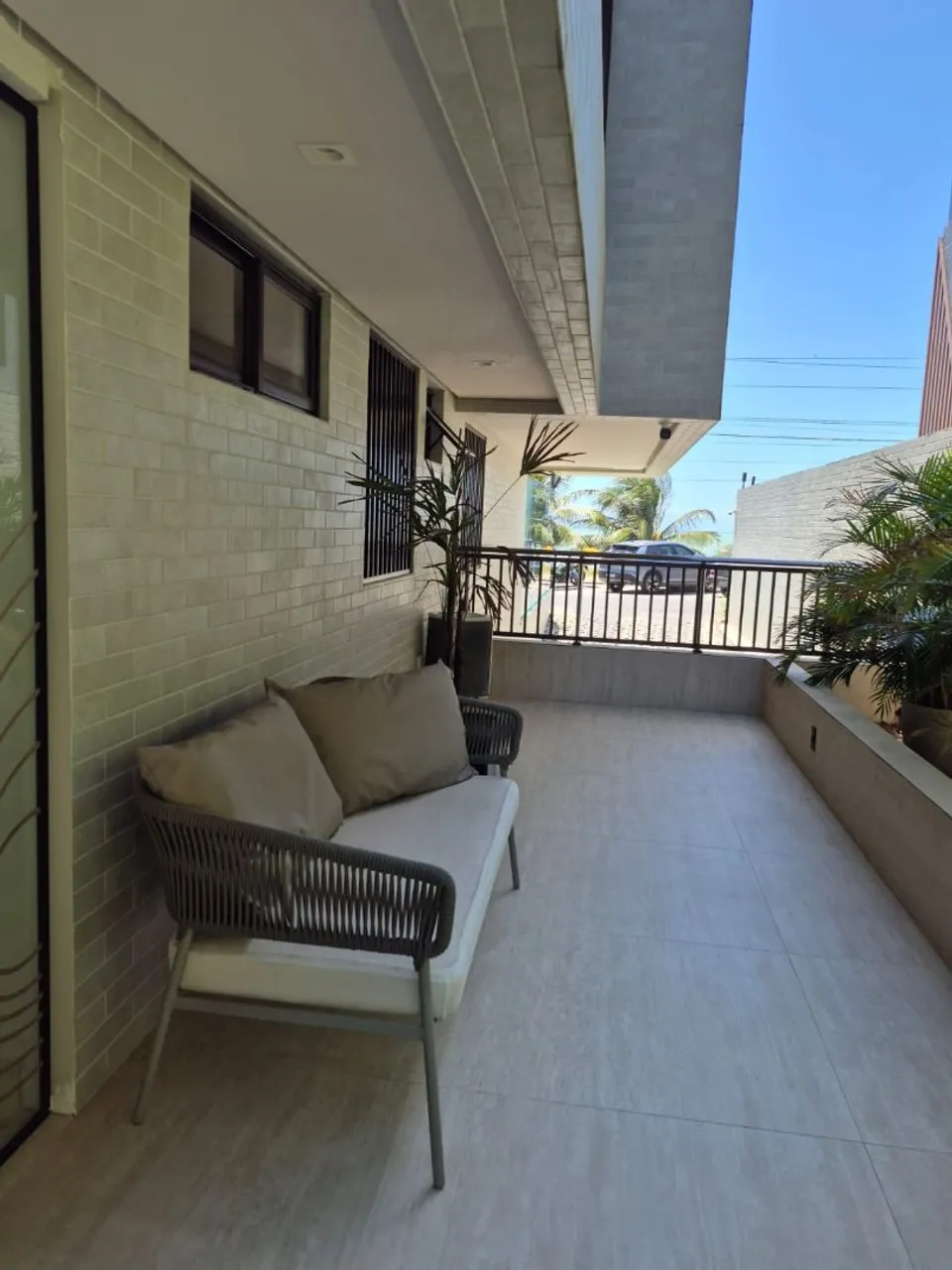 Furnished 2-bedroom apartment with balcony — photo 17
